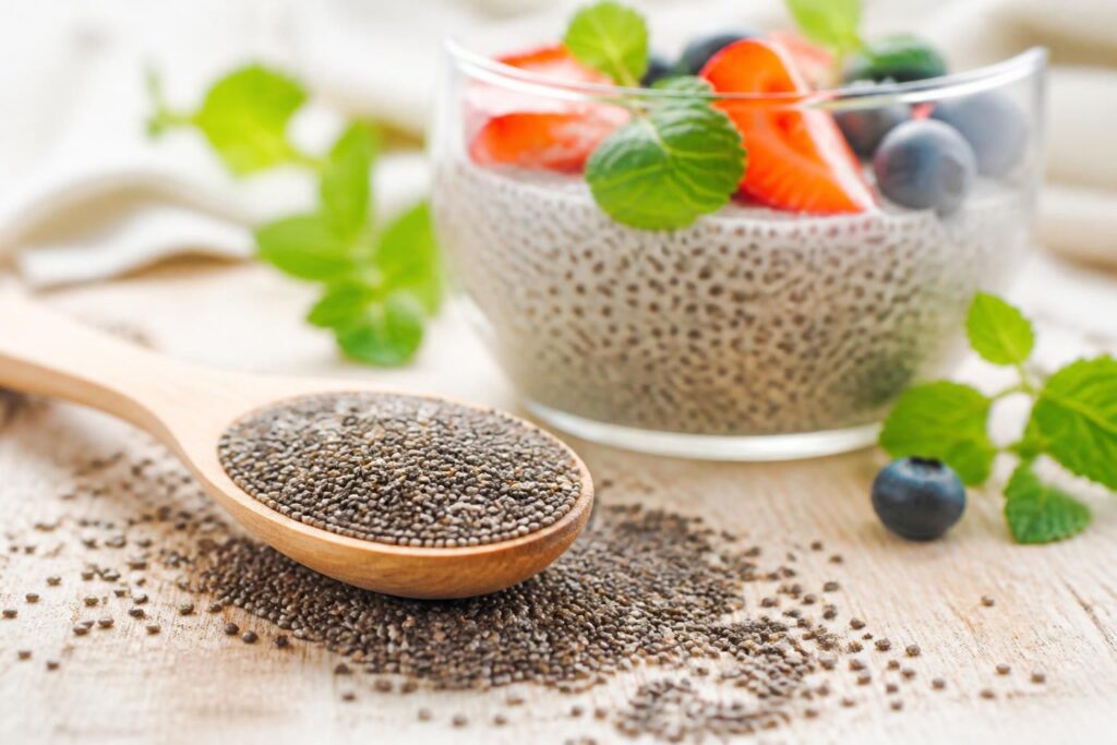 découvrez les incroyables bienfaits de la graine de chia pour votre santé : riche en nutriments, source d'énergie et alliée bien-être au quotidien.