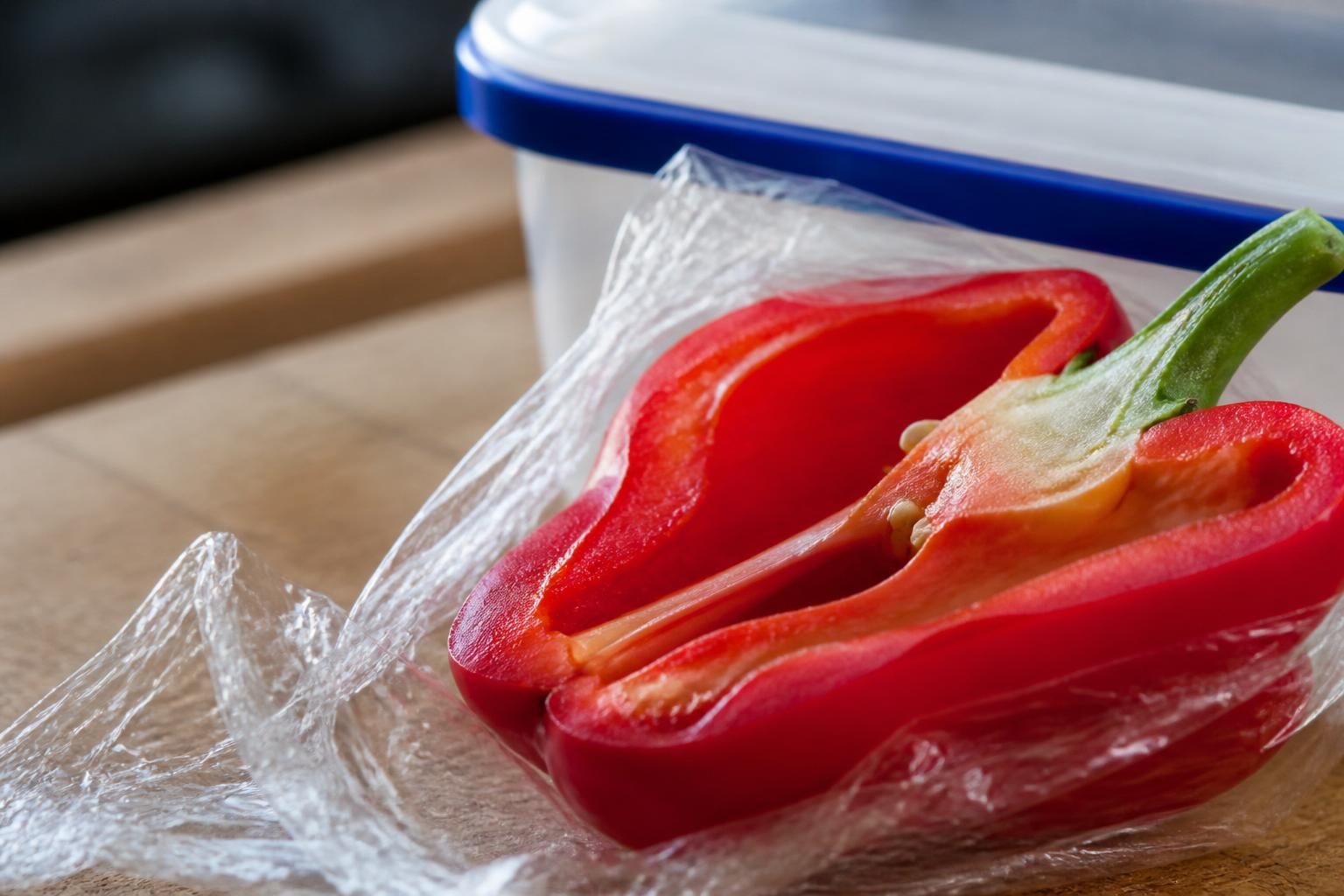Conserver un poivron entamé plus d'une semaine 2 découvrez comment conserver un poivron entamé plus d'une semaine pour préserver toute sa fraîcheur et ses saveurs en toute simplicité.